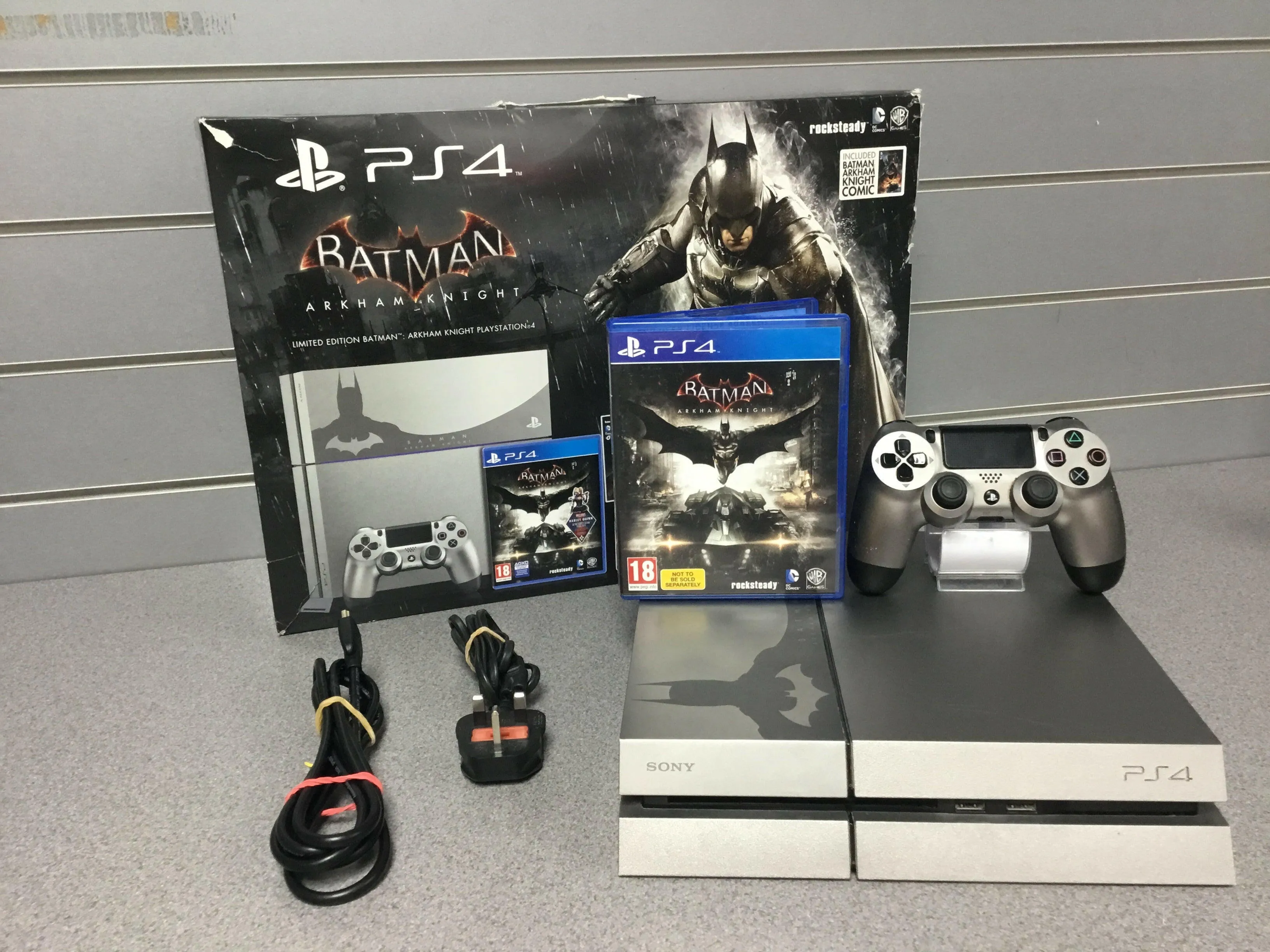 **BOXED** PlayStation 4 500GB **ARKHAM KNIGHT SPECIAL EDITION CONSOLE** inc. Official Controller, Cables & Arkham Knight Game