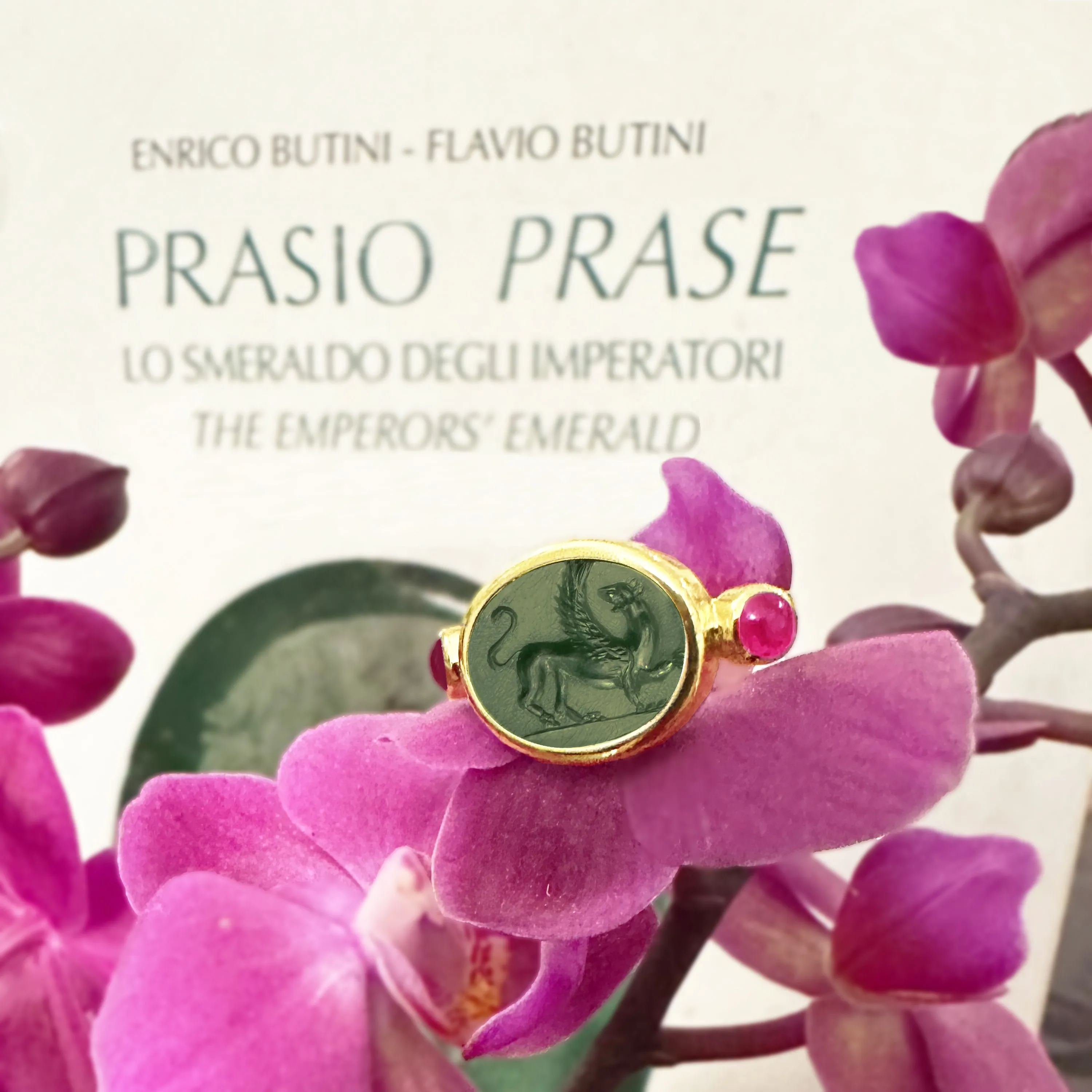 GRIFFIN Authentic Ancient Roman Prasio "Emerald of the Emperors" 1st-2nd century AD 18 kt Gold Ring