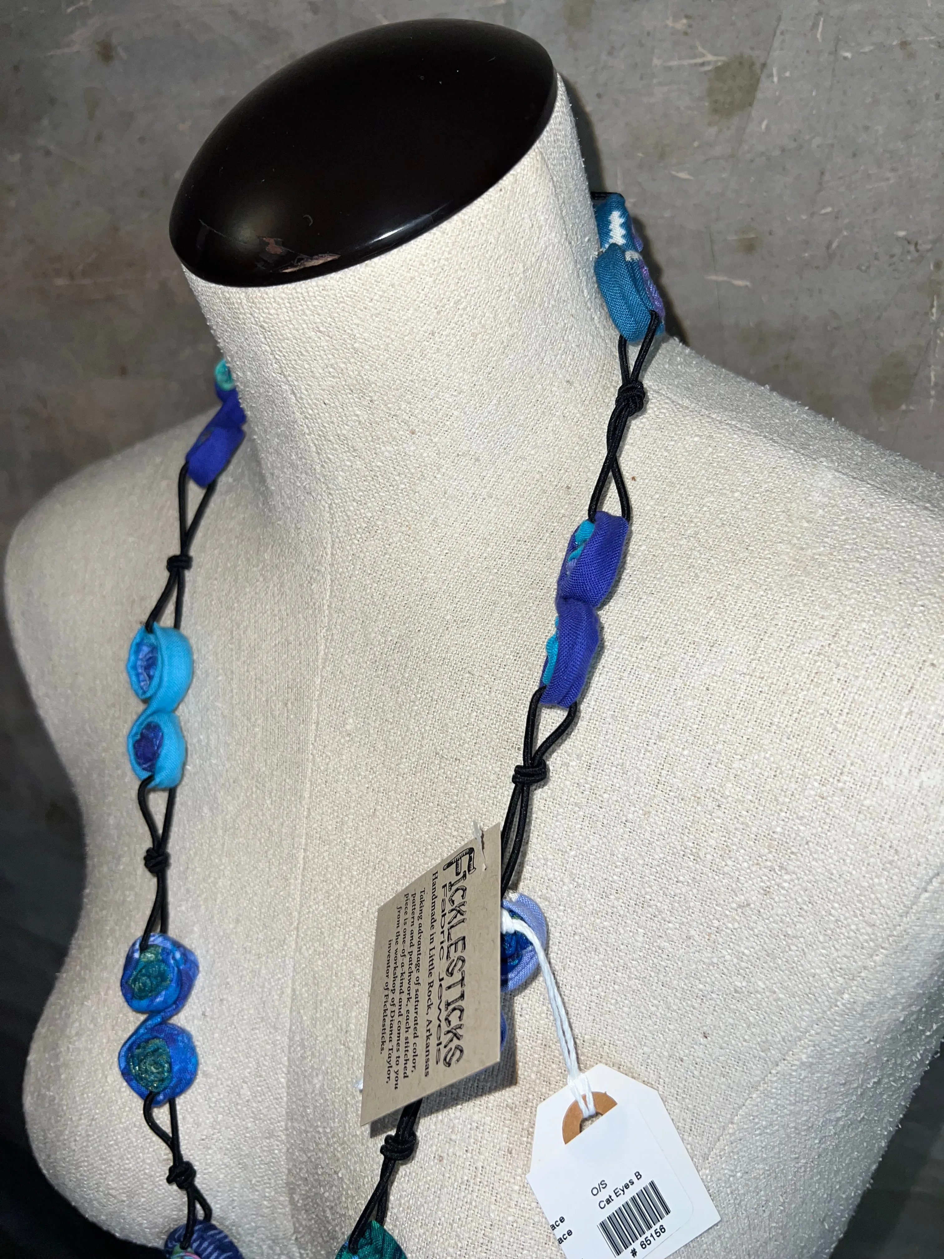 N377 Cat Eyes Necklace-B / Blue’s